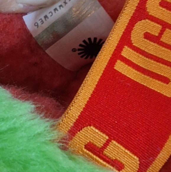 UGG Multicolor Yeal CalinRainbow  Fluffy Slippers 10 NWOT - Picture 4 of 7